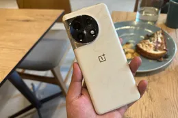 We got our hands on the marble-y OnePlus 11. Good lord, it’s stunning!